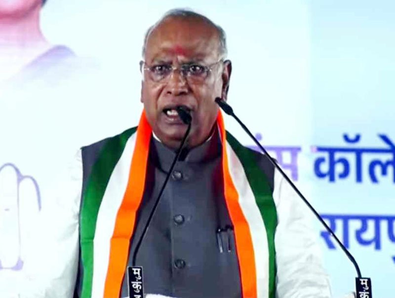 (रायपुर) कांग्रेस राष्ट्रीय अध्यक्ष खरगे ने पॉलिटिकल अफेयर्स कमेटी की बैठक में नेताओं को एकजुट होकर कार्य करने की सलाह दी