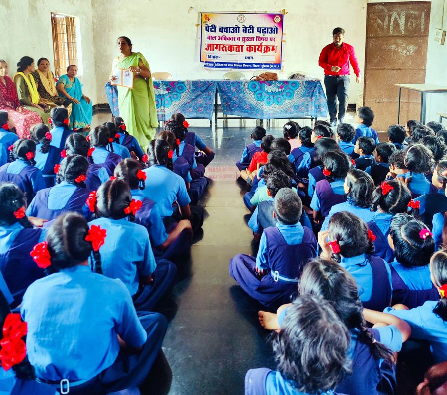 (सुकमा) बेटी बचाओ बेटी पढ़ाओ अभियान : बाल अधिकार व सुरक्षा विषयों पर जागरूकता कार्यक्रम संपन्न