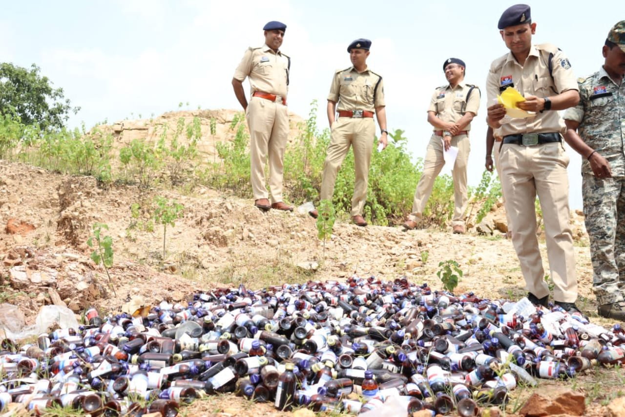 (बलरामपुर) में जप्त मादक पदार्थों का विधिवत नष्टीकरण, पुलिस की बड़ी कार्रवाई