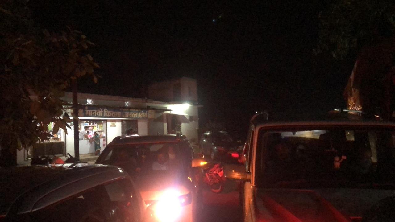 (मुंगेली) बरेला में जर्जर हाईवे को लेकर लोगों का फूटा गुस्सा, सड़क पर उतरकर किया चक्काजाम