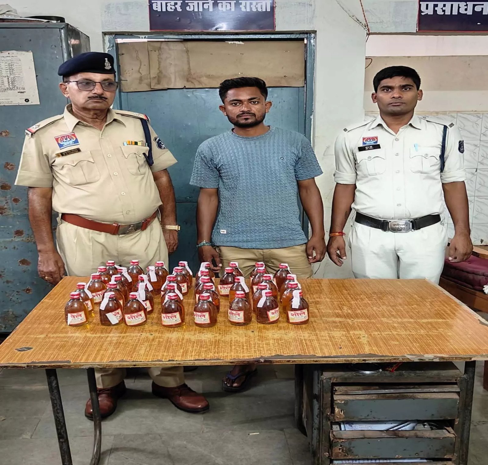 (रायपुर) अवैध शराब तस्करी करते युवक गिरफ्तार