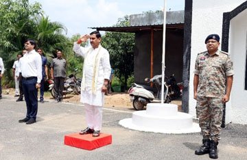 (बीजापुर) केन्द्रीय राज्य मंत्री तोखन साहू को गार्ड ऑफ ऑनर से किया गया सम्मानित
