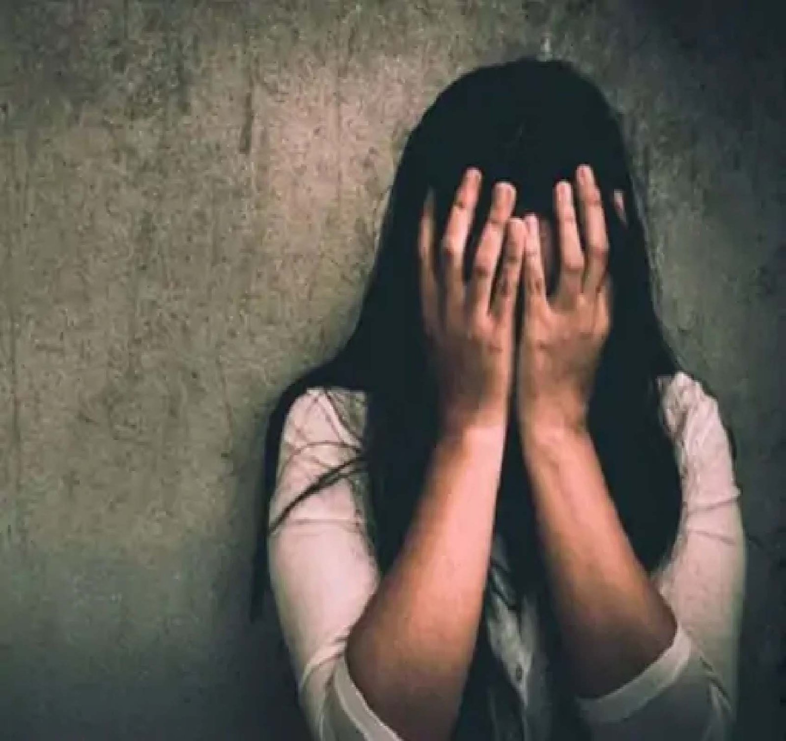सरकारी स्कूल की महिला टीचर के साथ दुष्कर्म का आरोपी प्रिंसिपल गिरफ्तार, फोटो-वीडियो के सहारे ब्लैकमेल कर की ज्यादती