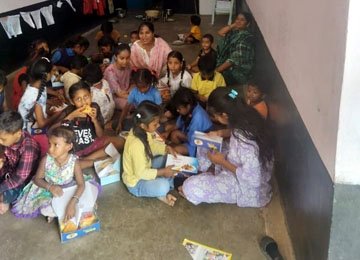 (रायपुर) आबकारी उपनिरीक्षक अनुला झाड़े ने अपने जन्मदिन पर बच्चों के संग साझा की खुशियां