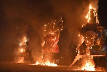 (रायपुर) डब्लू आर एस कॉलोनी में रावण दहन: राज्यपाल रमेन डेका और मुख्यमंत्री विष्णु देव साय की उपस्थिति में उमड़ा उत्साह
