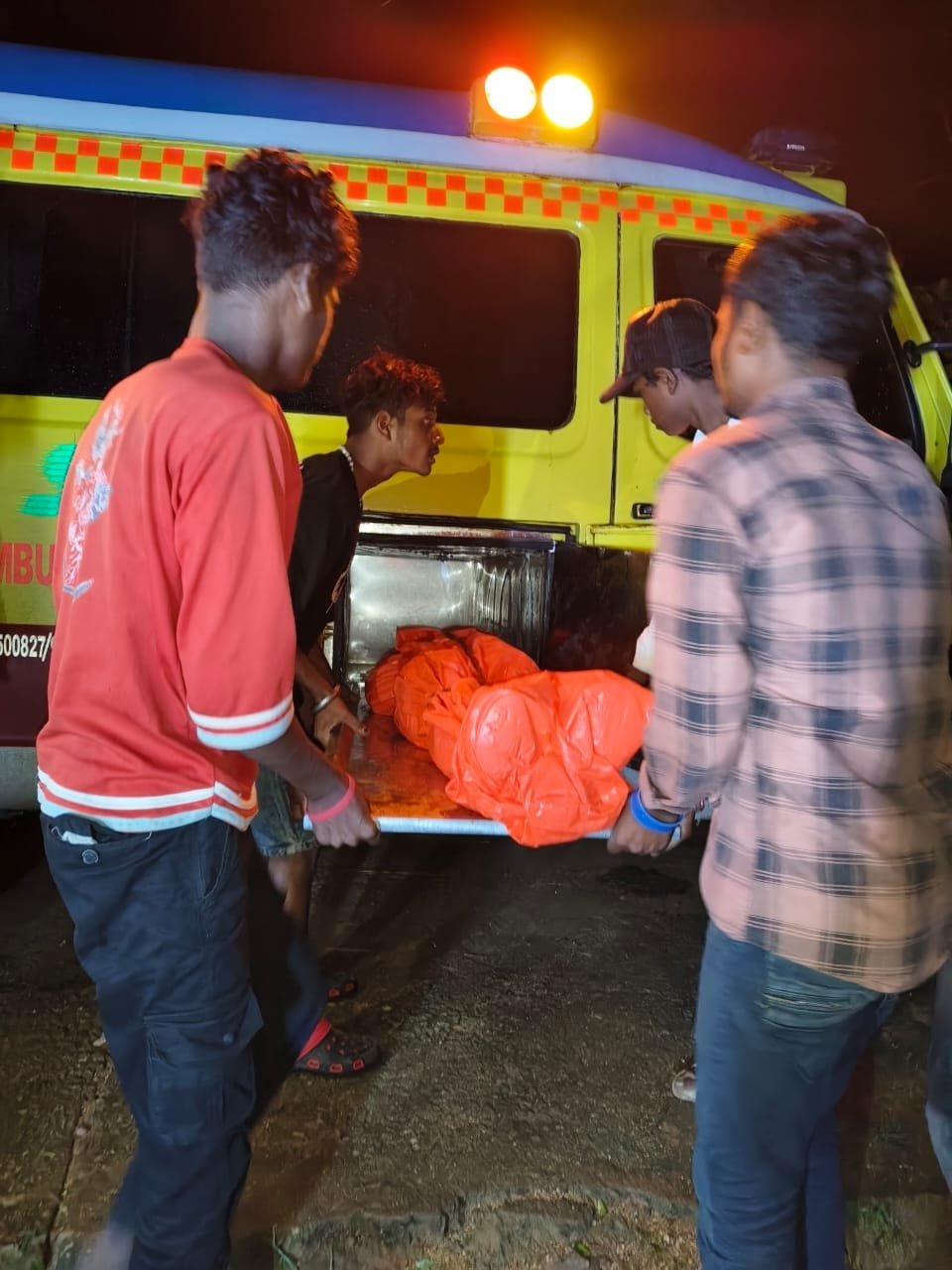 (जशपुर नगर) ट्रेन हादसे में मृतक का शव पहुंचा गृह ग्राम चटकपुर, परिजनों ने सीएम कैंप कार्यालय बगिया पहुंच कर लगाई थी गुहार