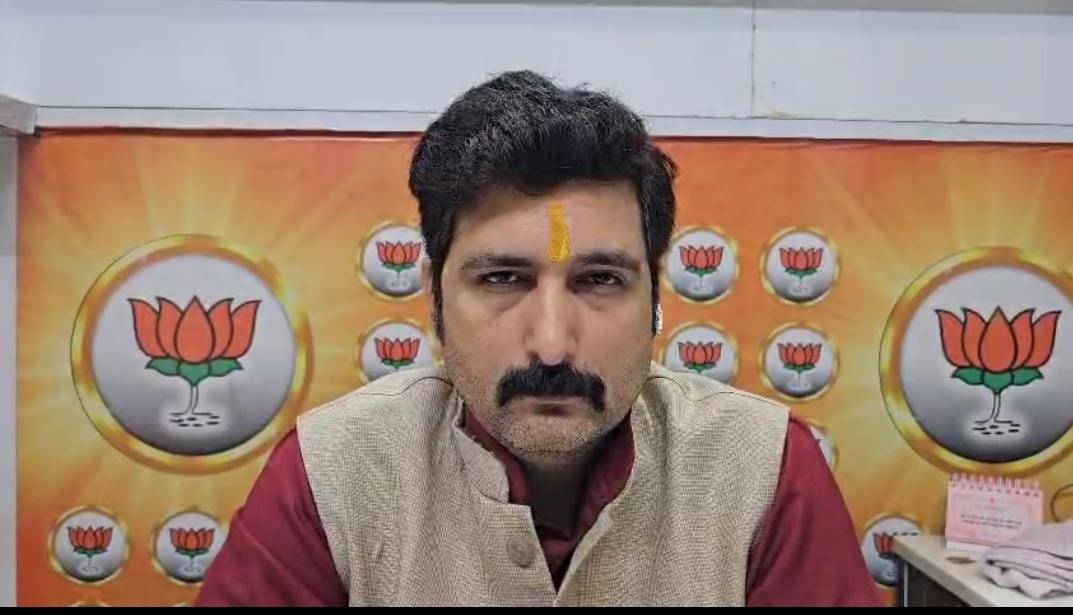 (रायपुर) भूपेश बघेल के घर जाने पर दुर्ग आब्जर्वर अजय कुमार लल्लू पर कार्रवाई पर भाजपा ने दागा सवाल