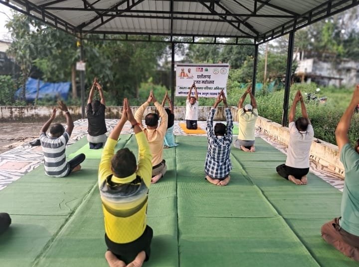 (बीजापुर) विशेष मानसिक स्वास्थ्य दिवस पर योगाभ्यास कार्यक्रम का आयोजन