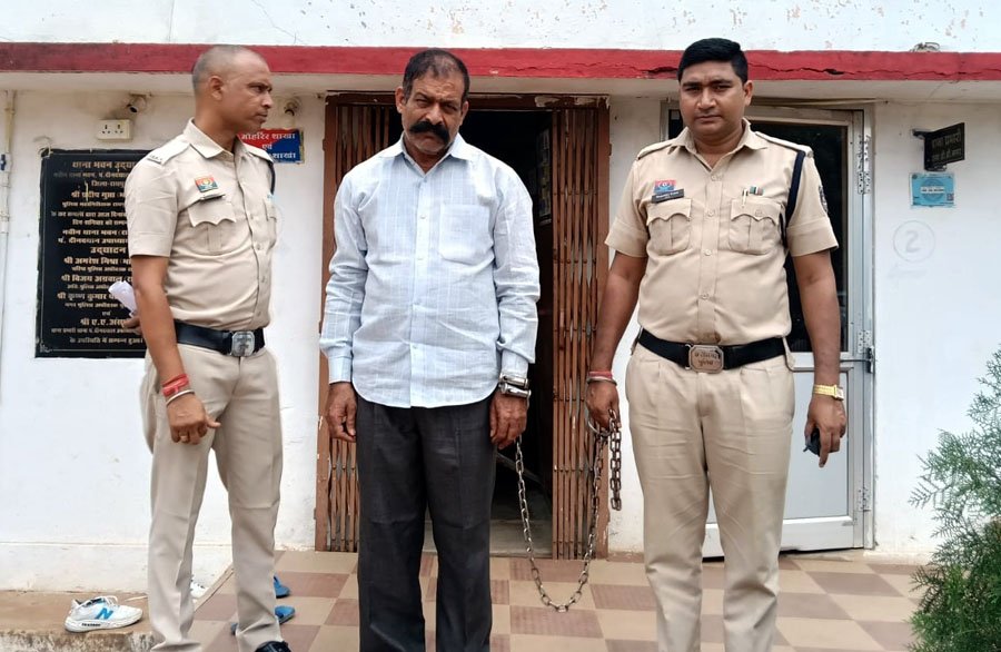 (रायपुर) नौकरी लगाने का झांसा देकर युवती के साथ दुष्कर्म करने वाला आरोपी चन्द्रमा प्रसाद मिश्रा गिरफ्तार