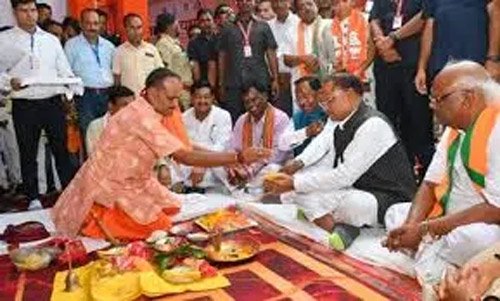 (रायपुर) मुख्यमंत्री ने राजपुर में धरती आबा जनजाति ग्राम उत्कर्ष अभियान का शुभारंभ किया