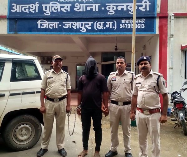 (जशपुर) युवती से मोबाइल लूटने वाला गिरफ्तार, सीसीटीवी फुटेज से हुई पहचान