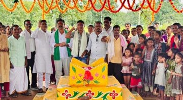 (बीजापुर) बीजापुर में बथुकम्मा उत्सव की रंगारंग धूम - विक्रम मंडावी ने बिखेरा उत्साह