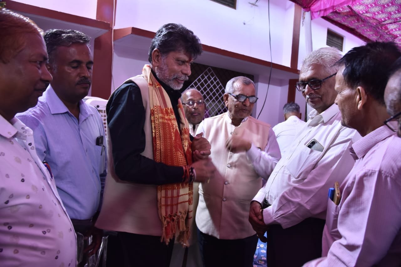 (जगदलपुर) अंतरराष्ट्रीय वृद्धजन दिवस पर विधायक श्री किरणदेव एवं जनप्रतिनिधियों ने बुजुर्गों को किया सम्मानित
