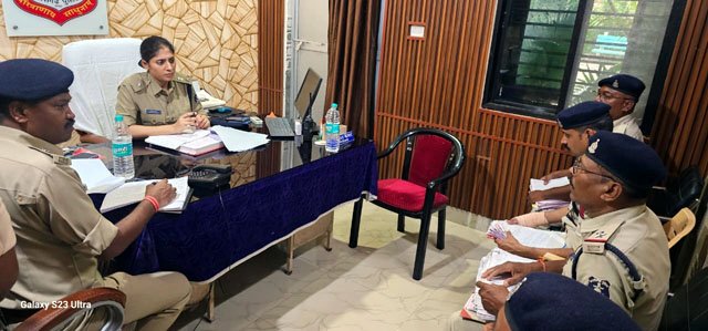 (बलौदाबाजार) पुलिस अधीक्षक भावना गुप्ता ने किया थाना भाटापारा ग्रामीण का आकस्मिक निरीक्षण