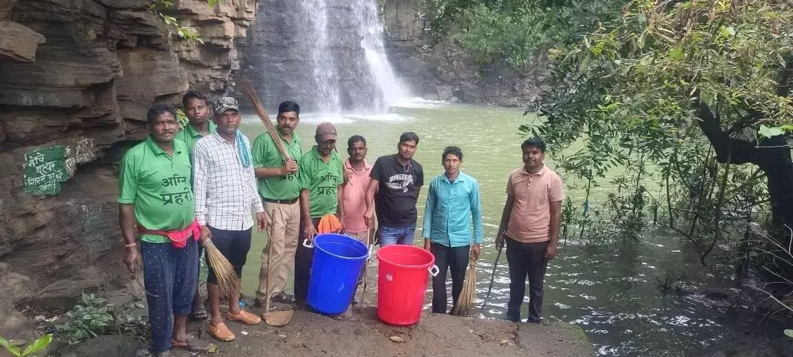(बलौदा बाजार) सिद्धखोल पर्यटन स्थल में स्वच्छता अभियान