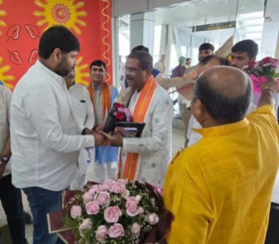 (रायपुर) केन्द्रीय मंत्री धर्मेन्द्र प्रधान बिलासपुर रवाना