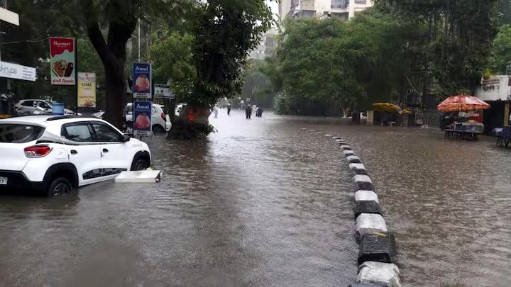 11 राज्यों में मूसलाधार बारिश की चेतावनी, दिल्ली में जल्द दस्तक देगा मानसून 