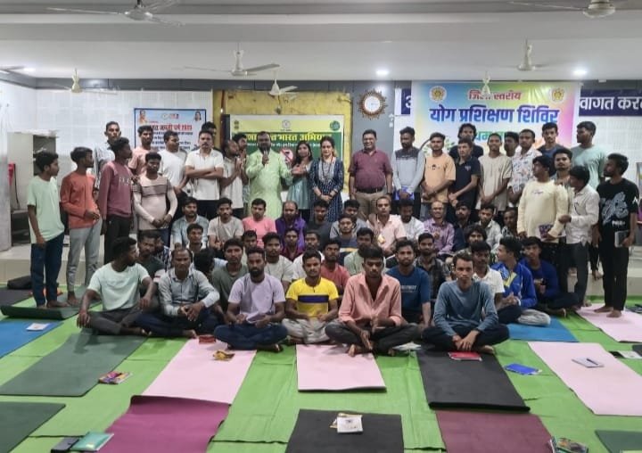 (बीजापुर) रजत जयंती एवं सेवा पखवाड़ा के उपलक्ष्य में डाइट  में 10 दिवसीय योग प्रशिक्षण कार्यक्रम आयोजित