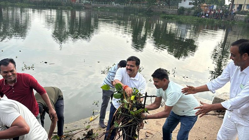 (कवर्धा) स्वच्छता में जनता की भागीदारी, उपमुख्यमंत्री की अगुवाई में दर्री तालाब बना प्रेरणा का केन्द्र