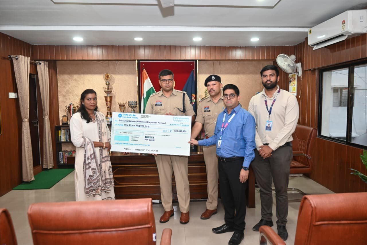 (कोरबा) एस बी आई के साथ समन्वय स्थापित कर जिले में कार्यरत समस्त पुलिस बल के अधिकारी एवं कर्मचारियों को पुलिस सैलरी पैकेज योजना