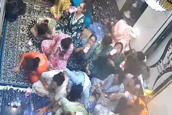कमरा बंद, 24 जिंदगियां दांव पर! कुकर्म और ब्लैकमेलिंग से तंग किन्नरों ने एक साथ पिया फिनाइल