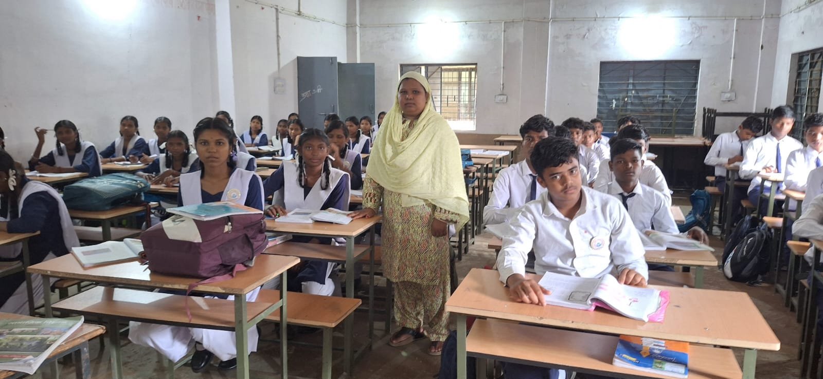 ﻿(कोरबा) मानदेय शिक्षकों ने भी सम्हाली है कमान, स्कूलों में पढ़ाई हो गई है आसान