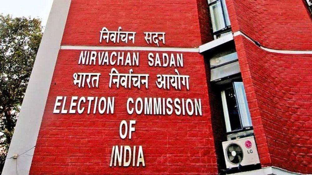 चुनाव आयोग ने राहुल गांधी के धांधली के आरोपों को नकारा, चर्चा के लिए आमंत्रित किया