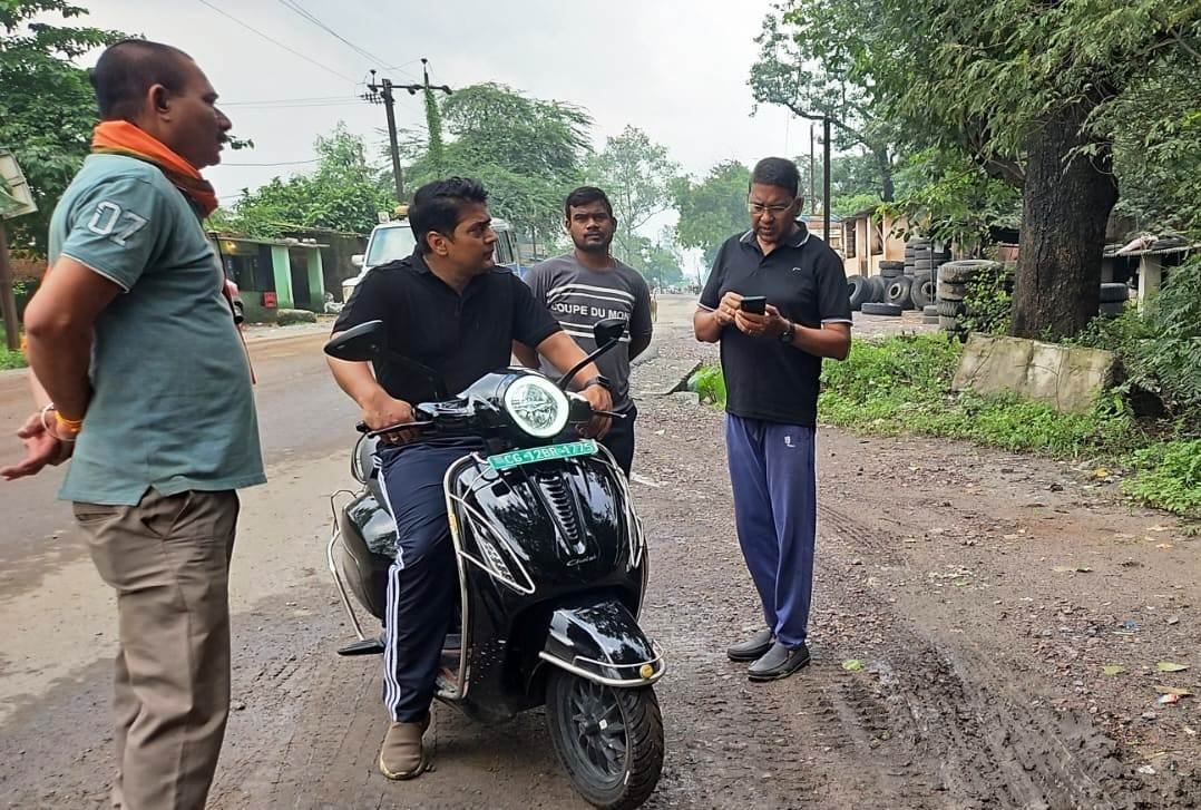 (कोरबा) जलभराव क्षेत्र शंातिनगर रिंग रोड बालको पहुंचे आयुक्त आशुतोष पाण्डेय
