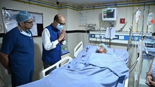 (रायपुर) राज्यपाल डेका ने घायल जवानों का जाना कुशलछेम