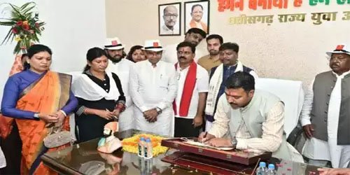 (रायपुर) विश्व विजय सिंह तोमर ने किया राज्य युवा आयोग अध्यक्ष का पदभार ग्रहण