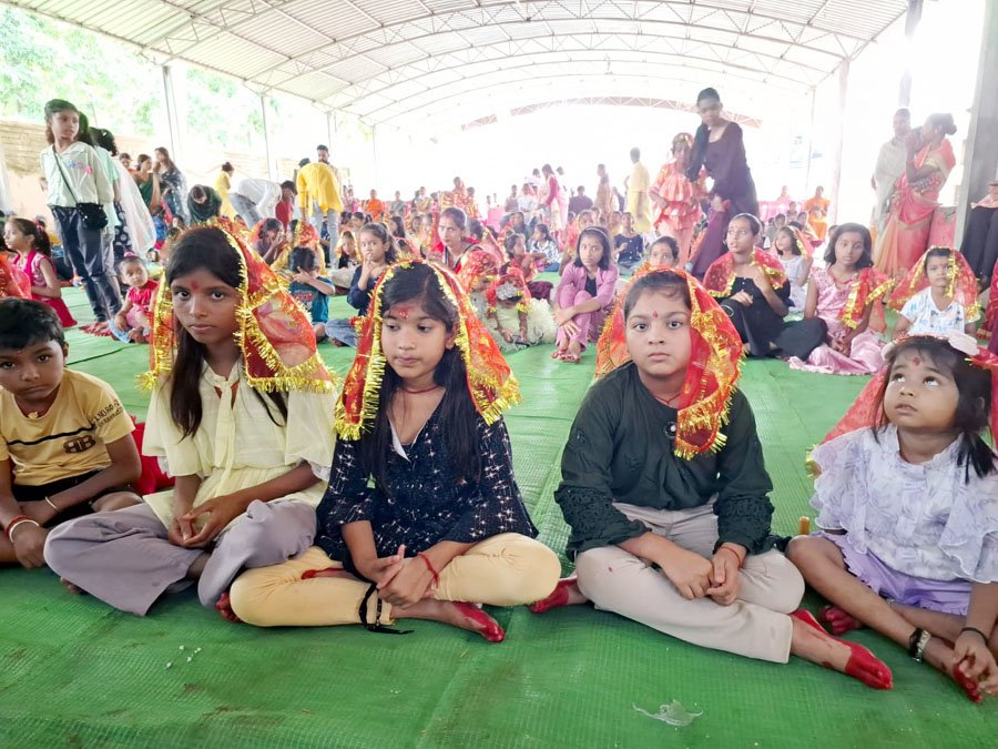 (रामानुजगंज) शारदीय नवरात्र के चौथे दिन कन्या पूजन का विशाल आयोजन किया गया