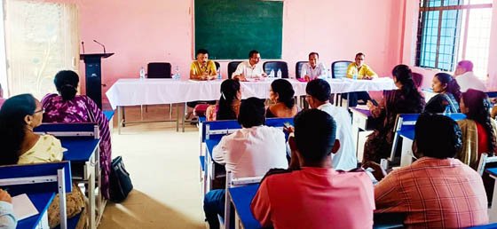 (सुकमा) जिला शिक्षा अधिकारी मंडावी ने बस्तर ओलम्पिक की तैयारियों को लेकर की बैठक
