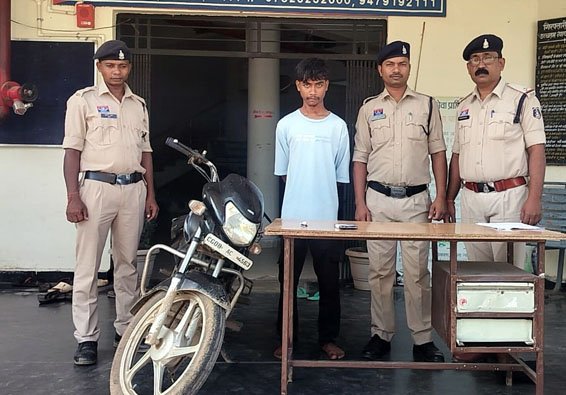 (राजनांदगांव) बाईक लेकर भागने वाले चोर पकड़ाये