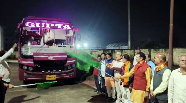 (जगदलपुर) श्रीरामलला दर्शन के लिए बस्तर जिले के  87 तीर्थयात्रियों का दल रवाना