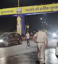 (डोंगरगढ़) नवरात्रि में मां बमलेश्वरी मंदिर के पास युवक ने पुलिसकर्मी पर किया हमला, सीसीटीवी फुटेज वायरल