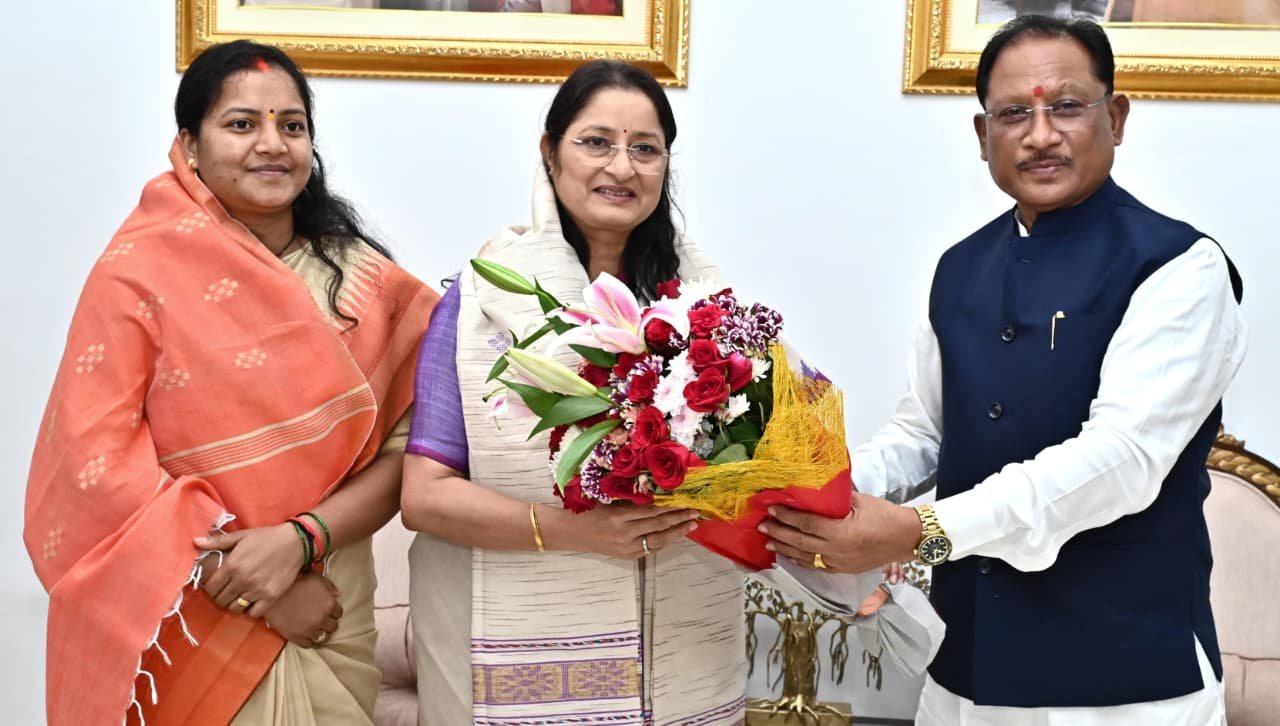 (रायपुर) मुख्यमंत्री विष्णु देव साय से केंद्रीय महिला एवं बाल विकास मंत्री अन्नपूर्णा देवी ने की सौजन्य भेंट
