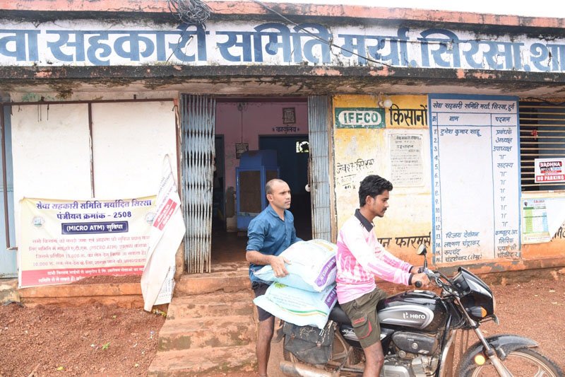(दुर्ग) समय पर खाद मिलने से खुशहाल हुए किसान, जेवरा के कृषक कृष्णा कुमार साहू ने मुख्यमंत्री के प्रति जताया आभार