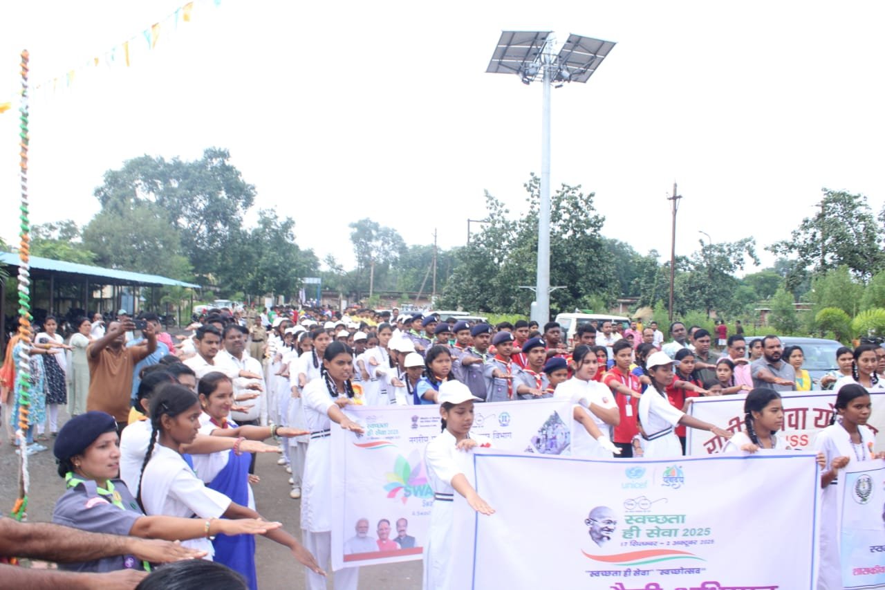 कलेक्ट्रेट परिसर से निकली स्वच्छता रैली