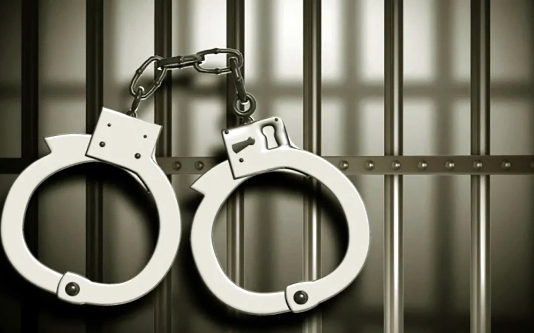 दुकान से मिली पति की लाश, पत्नी गिरफ्तार, प्रेमी फरार