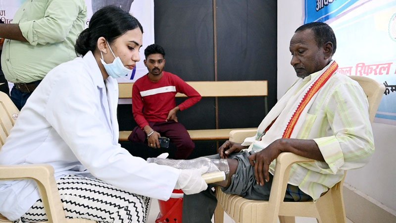 (धमतरी) सेवा पखवाड़ा दिवस पर दिव्यांगजनों के लिए कृत्रिम हाथ-पैर मापन शिविर आयोजित