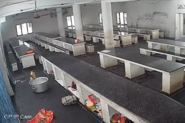 खौलते दूध के पतीले में गिरने से मासूम बच्ची की दर्दनाक मौत