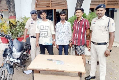 (बलौदाबाजार) रायपुर-बिलासपुर नेशनल हाईवे में ट्रक चालक से लूट के मामले में नाबालिग समेत चार गिरफ्तार