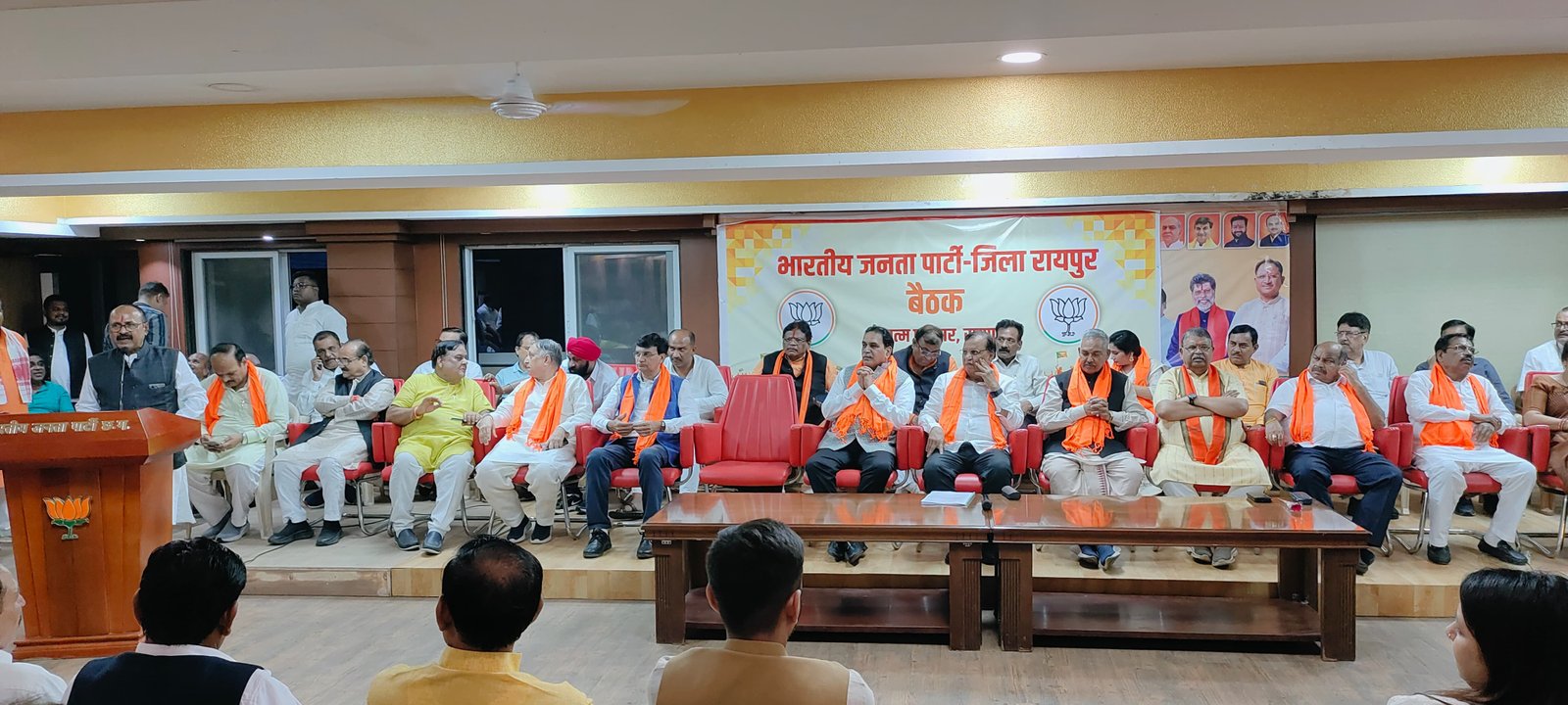 (रायपुर) स्थापना दिवस पर प्रधानमंत्री नरेन्द्र मोदी जी के आगमन को लेकर रायपुर शहर जिले की बैठक संपन्न