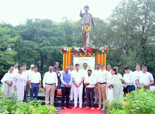 (रायपुर) रेस विज्ञप्ति 21वां राष्ट्रीय वन शहीद दिवस : वनमंत्री ने वन शहीद स्मारक पहुंचकर शहीदों को दी श्रद्धांजलि