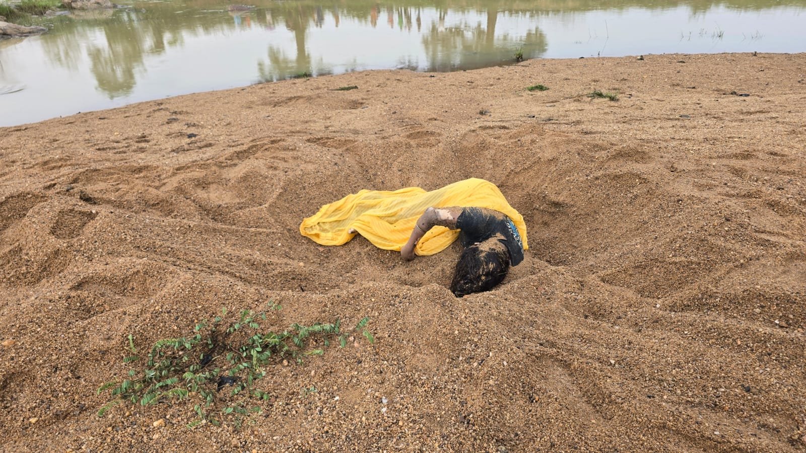 छग में ट्रिपल मर्डर से सनसनी, शराबी पति ने पत्नी सहित दो बच्चों की हत्या कर नदी में दफनाया शव