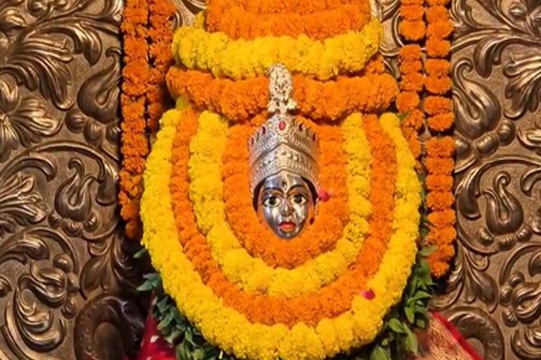 काशी में उमड़ी श्रद्धालुओं की भीड़, महागौरी और अन्नपूर्णा माता की पूजा का विशेष विधान