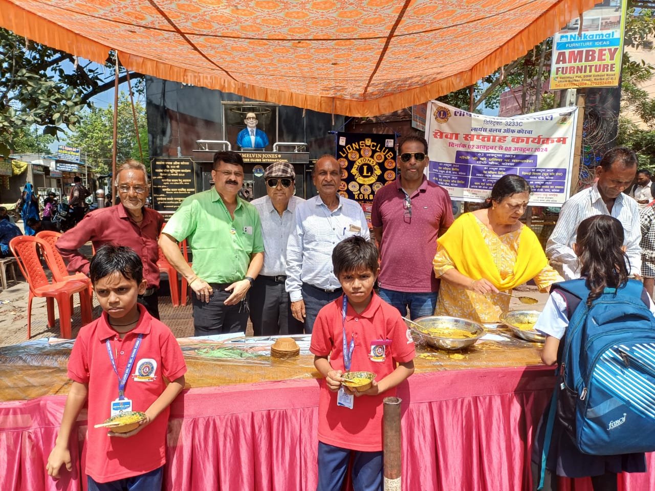 (कोरबा)  लायंस क्लब ऑफ कोरबा ने सेवा सप्ताह ÓÓफू ड फ ॉर हंगरÓÓ के तहत् किया खिचड़ी वितरण