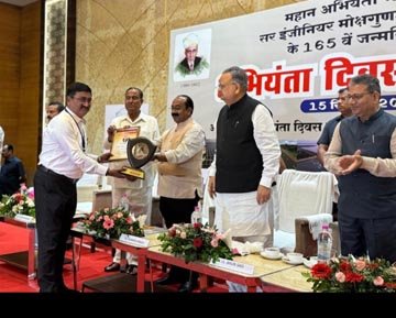 (रायपुर) अधीक्षण अभियंता राजेश राठौर अभियंता दिवस पर हुए सम्मानित
