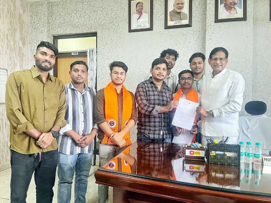 (रायपुर) छात्रों से संबंधित गंभीर समस्याओं के संबंध में एबीवीपी ने आयुष विश्वविद्यालय प्रशासन को सौंपा ज्ञापन