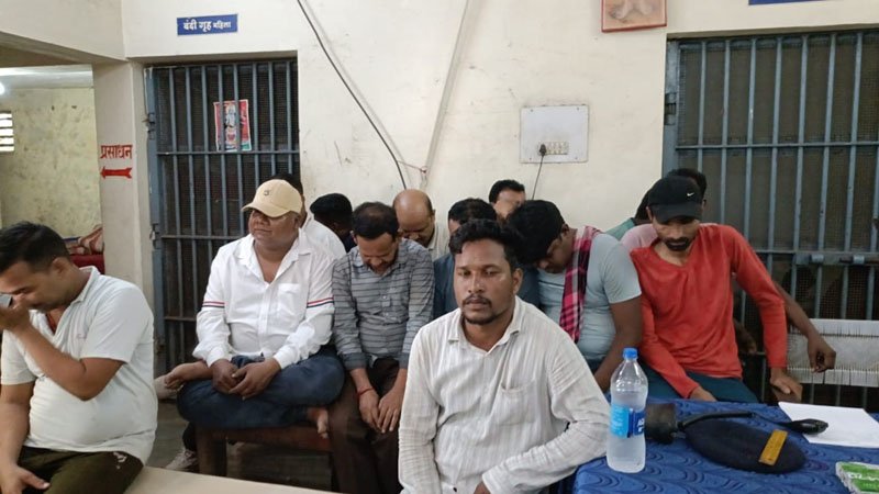 (भिलाई-रायपुर) पार्षद, पत्रकार खेल रहे थे जुआ, पुलिस ने मारा छापा 2.29 लाख जब्त